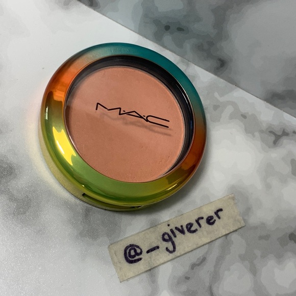 CRISP WHITES Wash & Dry MAC Powder Blush - Picture 7 of 16